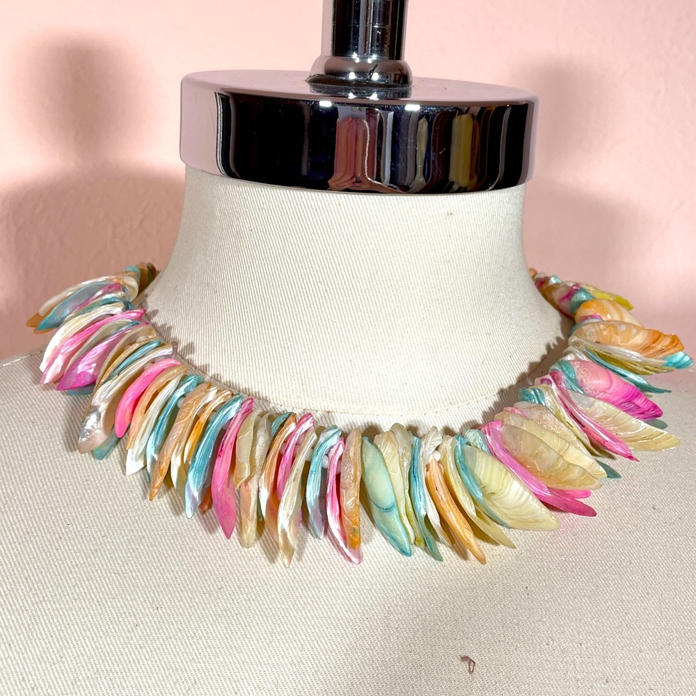 Vintage HAWAIIAN Real SHELL Rainbow Mermaid Core Summer Beach Vacation Necklace